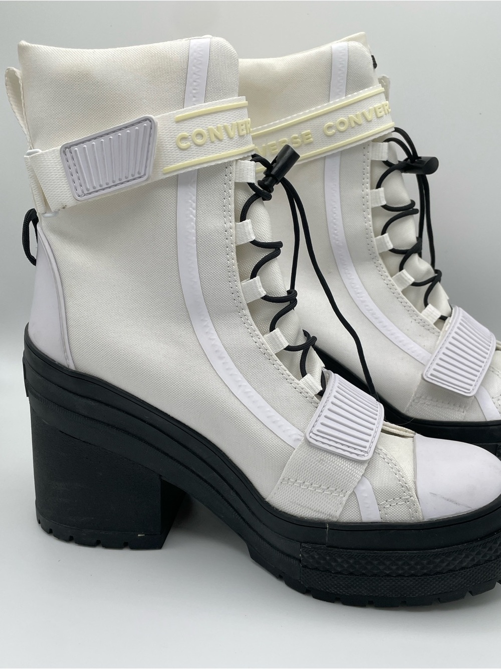 Converse Chuck Taylor All Star GR82 Here Women’s Fashion Boot size 7.5